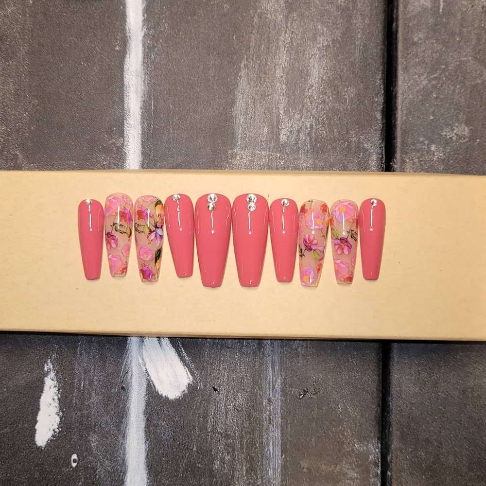 Press on nails
